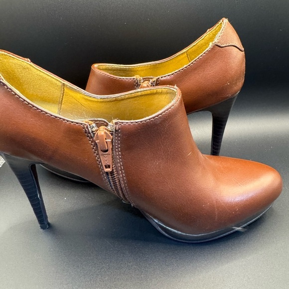 Worthington Brown Ankle Boots with Block Heel and Side Zipper - Picture 6 of 7